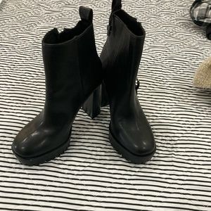 New never worn ZARA side zip boot with heel size 36